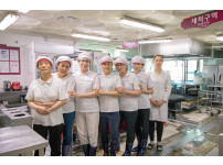 따뜻한 식사를 제공해주시는 영양사와 조리사분들